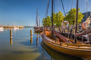 Zeesenboot im Boddenhafen von Althagen
