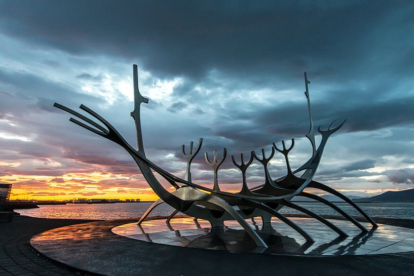 Solfar, een beroemd IJslands kunstwerk. van Gerry van Roosmalen