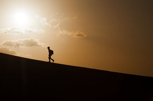 Le seul moyen est de monter, tout en descendant d'ici