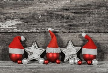 Décoration de boules de Noël avec bonnets de père Noël sur Alex Winter