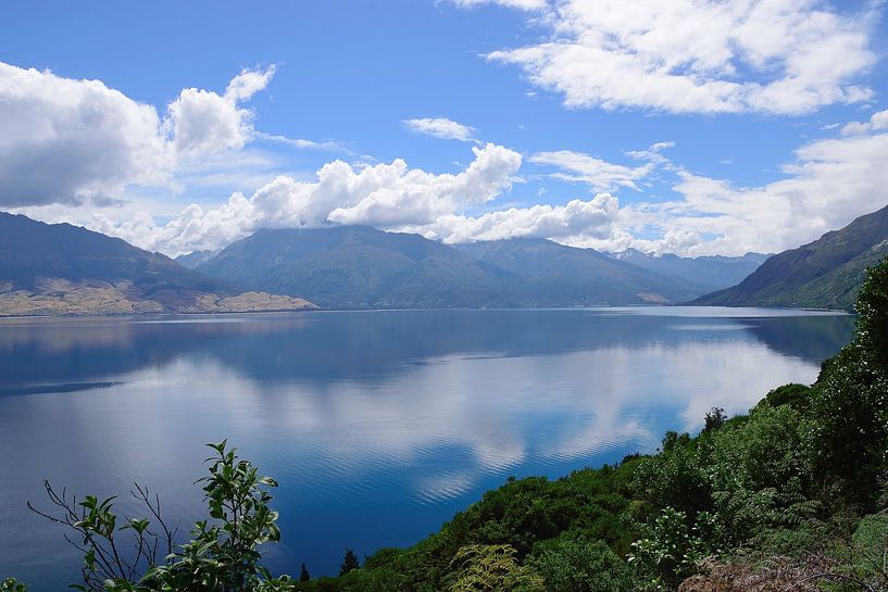 View over Lake Wānaka by Frank's Awesome Travels