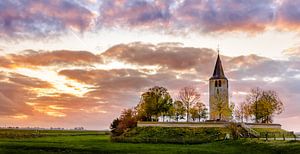 Kerktoren op een terp