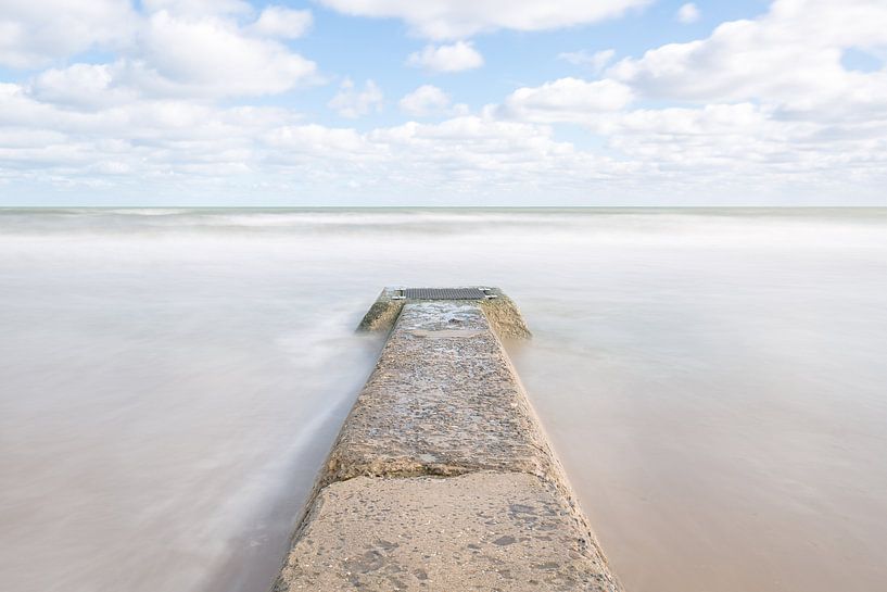 Zee en  pier van Omaha Beach Normandië  par Silvia Thiel