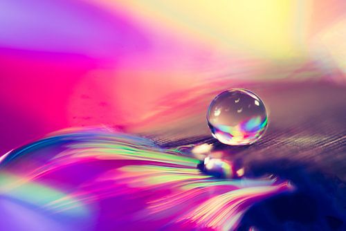 Waterdruppel met vele kleuren