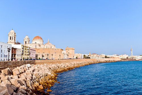 Magische skyline met de kathedraal van Cádiz