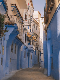 Blaue Straße in Chefchaouen von Lizet Wesselman