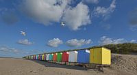 Vrolijk gekleurde strandhuisjes van Gerard Veerling thumbnail