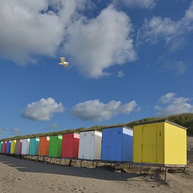 Vrolijk gekleurde strandhuisjes von Gerard Veerling