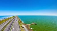 Der Afsluitdijk zwischen dem IJsselmeer und der Nordsee von Günter Albers Miniaturansicht