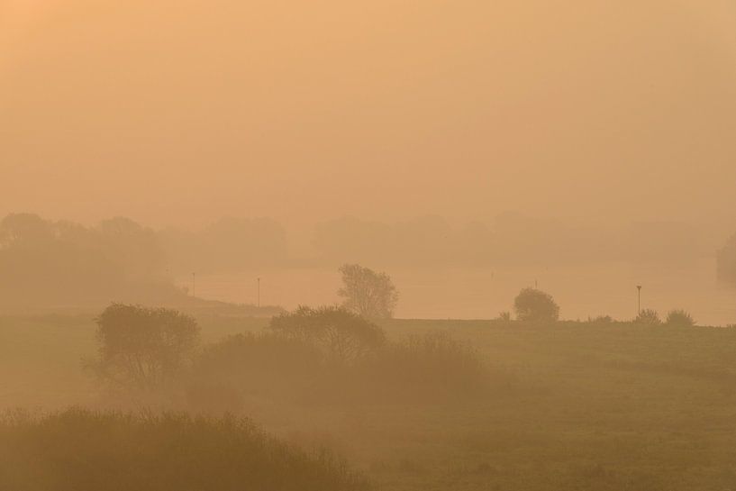 Zonsopgang over de IJssel tijdens een mooie herfstochtend van Sjoerd van der Wal Fotografie