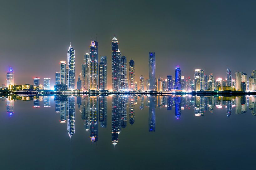 Dubai jachthaven nacht van Vincent Xeridat