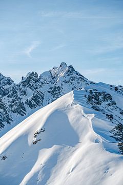prachtig uitzicht op de Allgäuer Alpen in de winter van Leo Schindzielorz