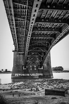 Waalbrücke Nijmegen von Vincent de Moor