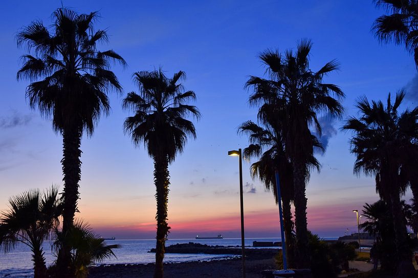Evening atmosphere on the beach in Italy by Matthias Spartz