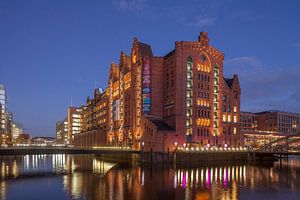 Internationales Maritimes Museum Hamburg im ehemaligen Kaispeicher I bei Abendd�mmerung, Speichersta