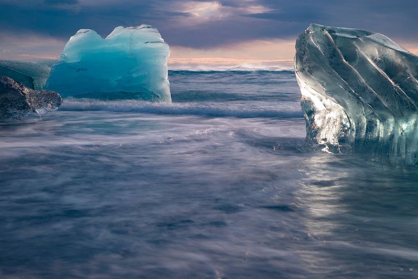 Iceland, Diamond Beach, icebergs on the beach by Gert Hilbink