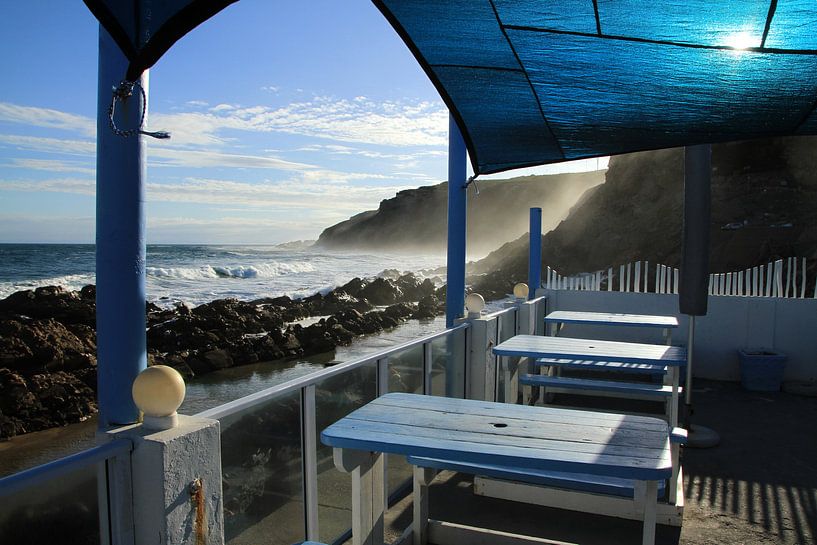 Terras aan woeste kust Mosselbaai Zuid-Afrika von Jan Roodzand