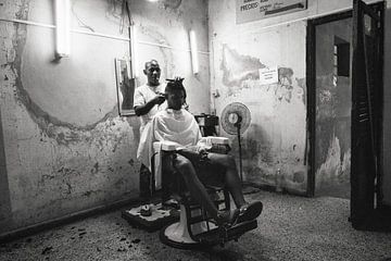 Friseur in Havanna, Kuba von Hans Van Leeuwen