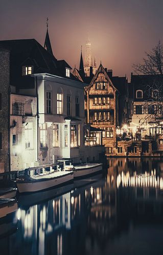 Bruges de nuit - Ambiance de conte de fées sur les canaux (Sépia chaud)