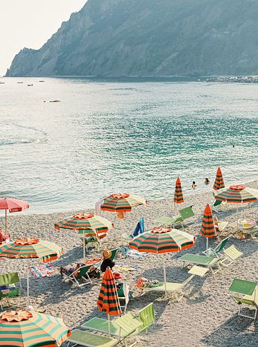 Zomeravond op het strand van Monterosso in Cinque Terre