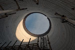 Vue intérieure d'une tour de refroidissement de l'unité 5 de la centrale nucléaire de Tchernobyl sur Robert Ruidl