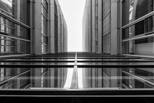 C'est un must pour les amateurs d'architecture : le MedienHafen de Düsseldorf a de grands noms. Avec le Neuer Zollhof, un ensemble de bâtiments en trois parties de forme organique, le célèbre architecte Frank O. Gehry a créé un véritable point de repère à Düsseldorf.