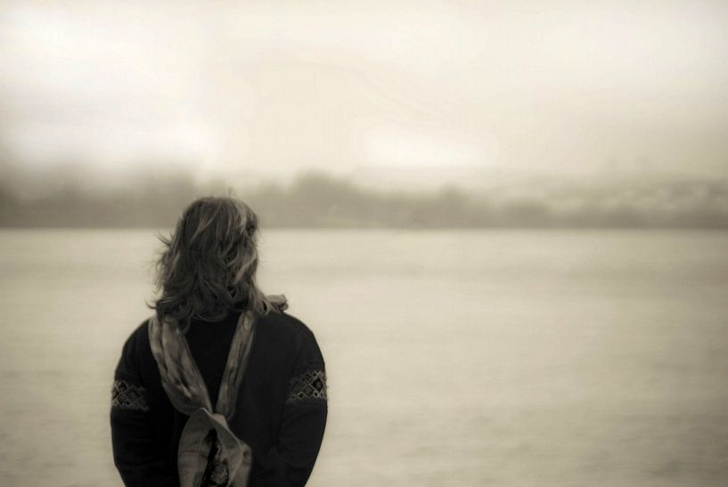 Ze kijkt hem verlangend na van Norbert Sülzner