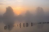 Een mooie zonsopgang in de waterrijke omgeving van Grouw