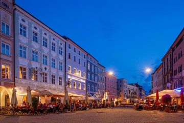 Max-Josefs-Platz  bei Abenddämmerung, Rosenheim