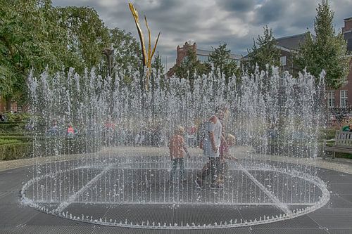 Fontein met spelende kinderen