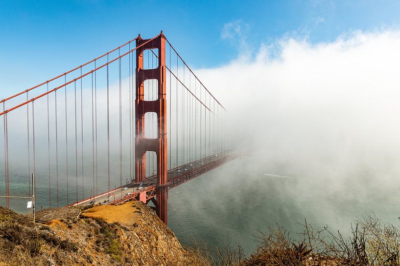 Golden Gate Bridge in de mist van Martijn Bravenboer