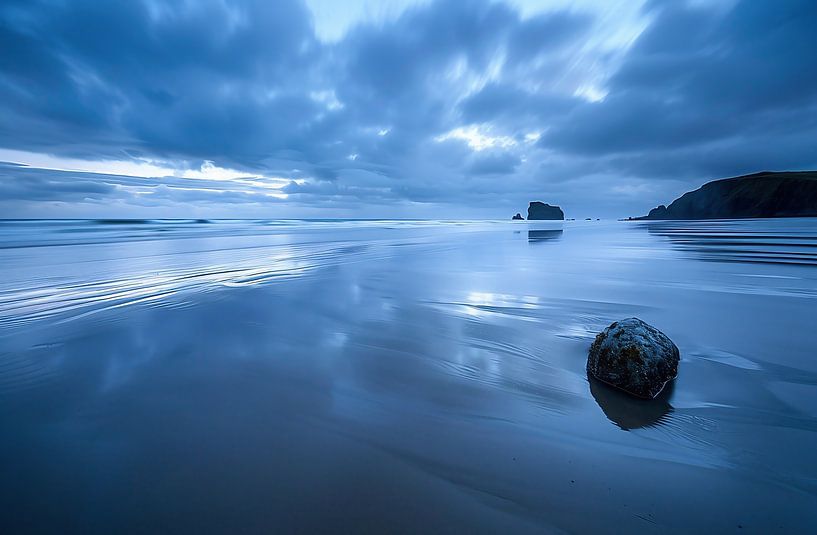 Blauwe kalmte, wijde zee van fernlichtsicht