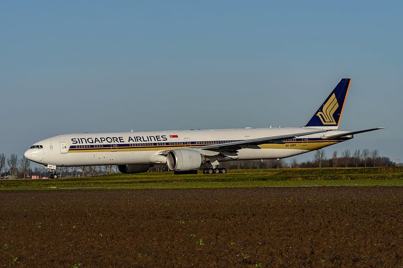 Singapore Airlines Boeing 777-300ER. by Jaap van den Berg