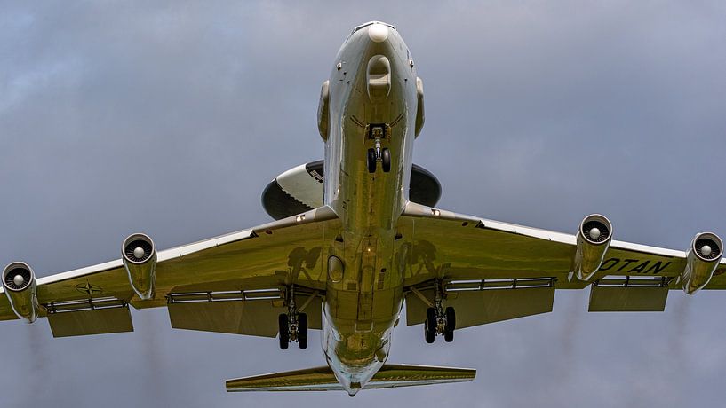 Landing NATO Boeing E-3 Sentry. by Jaap van den Berg