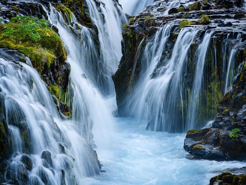 Kaskade von Wasser im Wasserfall Brúarfoss von Erwin Pilon