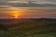 zonsondergang boven de duinen von Michel Knikker Miniaturansicht