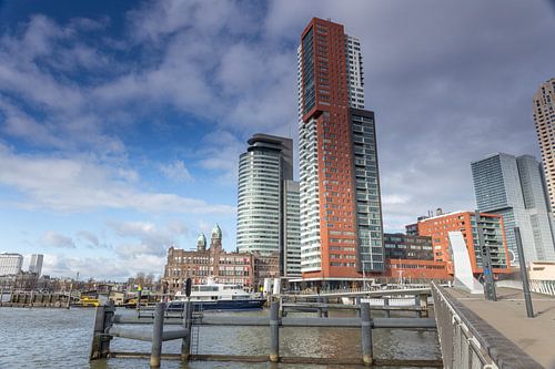 Zicht op Hotel New York en de Kop van Zuid