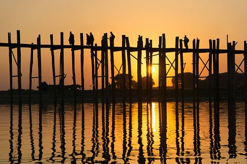 Zonsondergang bij U-bein brug, Mandalay, Myanmar