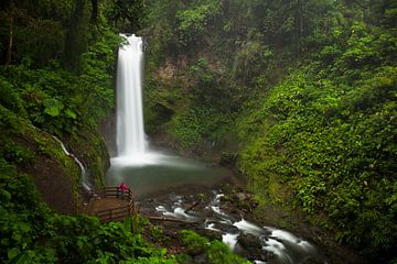 La Paz waterfall, Costa Rica by Martijn Smeets