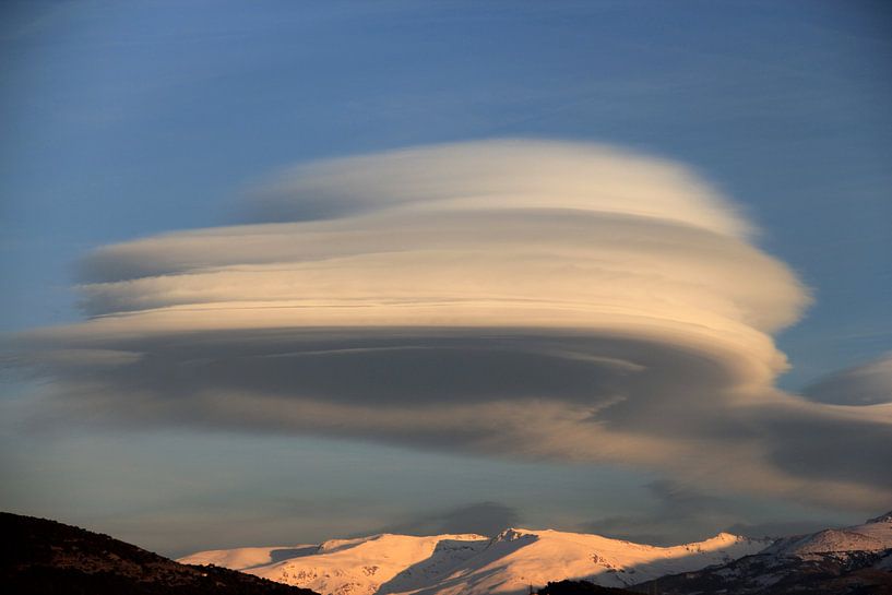 Die UFO-Wolke von Cornelis (Cees) Cornelissen