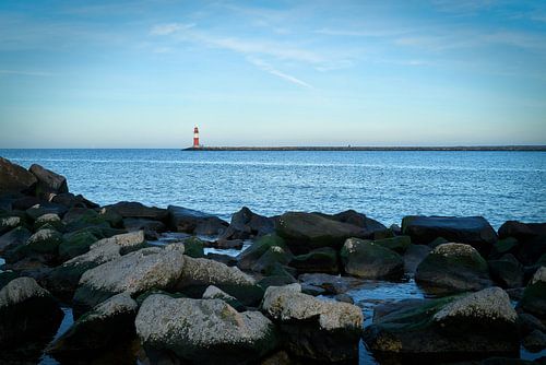 La côte de la mer Baltique près de Warnemünde à la mer Baltique allemande