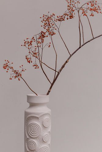 Hagebutte in Vintage-Vase