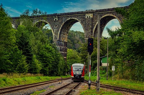 Erzgebirgsbahn leaves Hetzdorf station