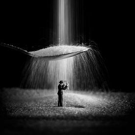 Creatieve foto met miniatuur poppetje van Aandenken in Beeld
