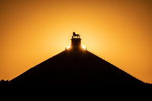 Coucher de soleil sur le Lion de Waterloo sur Jim De Sitter