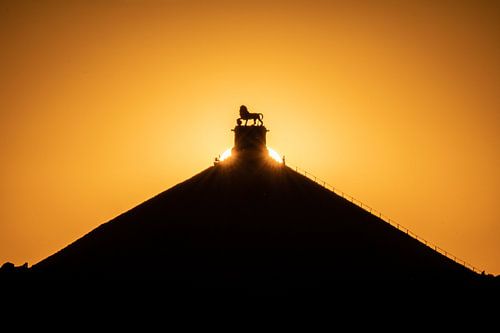 zonsondergang boven de Leeuw van Waterloo