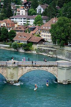 Stand Up Paddles sur la rivière Bern en Suisse.