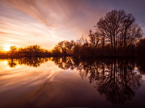 Sonnenuntergangsspiegelung von Niels Vanhee