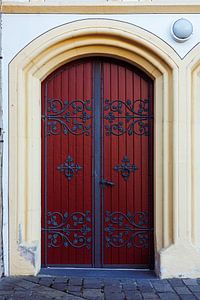Porte rouge de la cathédrale de Trèves