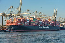 Containerschip Tihama van Hapag Lloyd. van Jaap van den Berg